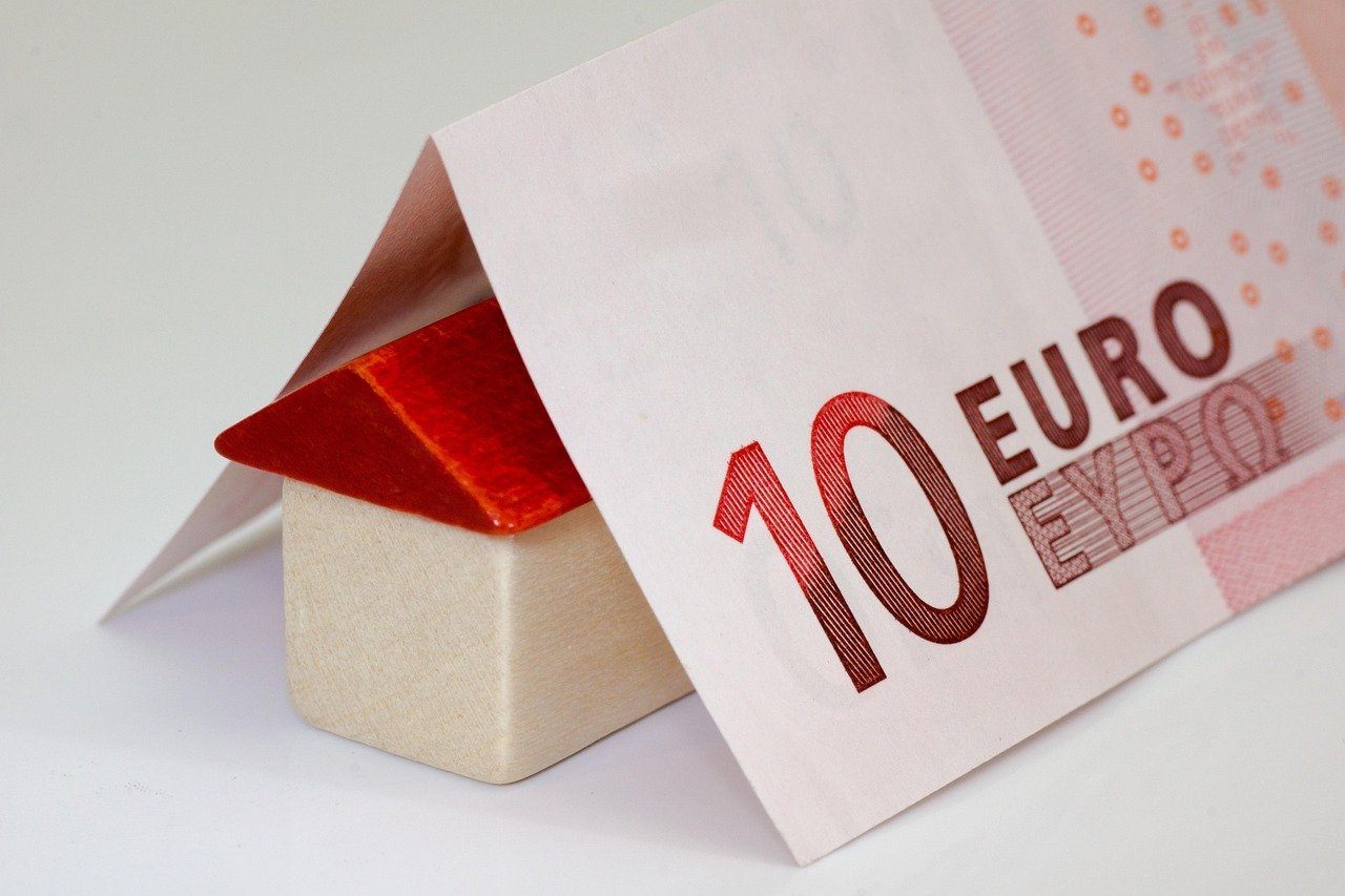 money, euro, banknotes, calculator, computer, household, budget, save up, finance, stock exchange, debts, dollar bill, house purchase, real estate, real estate financing, financing, property, building, mortgage, bank, calculate, how to calculate, purchase, to buy, sale, selling, business, close up, macro, macro shot, datailaufnahme, calculator, real estate, real estate, mortgage, mortgage, mortgage, mortgage, mortgage